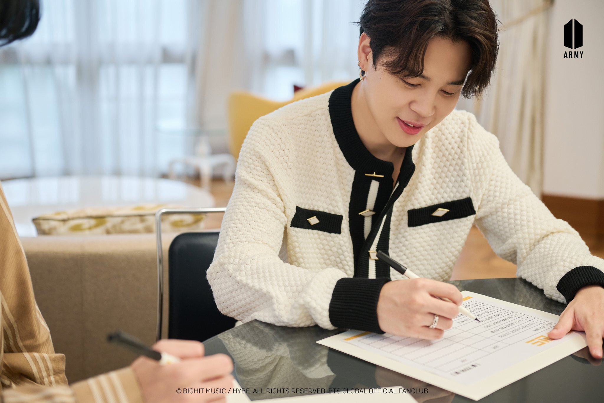 221222-BTS-Weverse-Update-BTS-Investor-s-Club-Behind-Cuts-documents-5