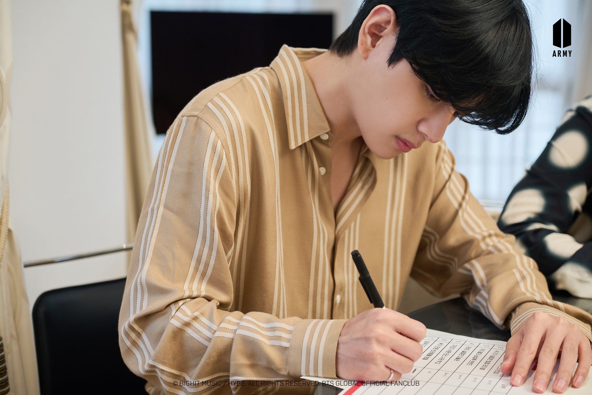 221222-BTS-Weverse-Update-BTS-Investor-s-Club-Behind-Cuts-documents-6